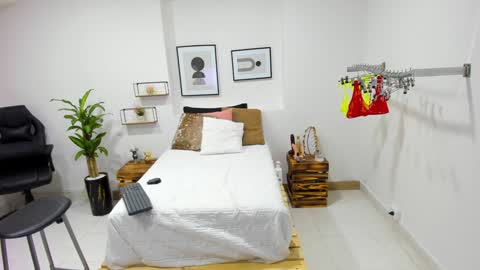 Snapshot of afrodita_martinez chatting on January 31, 2025, 11:13 am Afrodita online show from January 31, 2025, 11:13 am