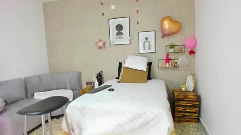 Snapshot of afrodita_martinez chatting on February 17, 2025, 8:26 pm Afrodita online show from February 17, 2025, 8:26 pm