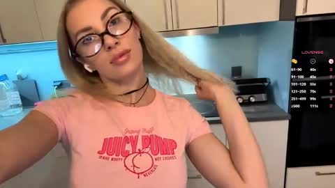 Mila -call me cute online show from May 7, 2026, 4:01 pm