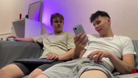 Mark online show from April 14, 2026, 10:05 pm