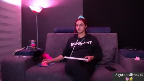 Agata Collinss online show from November 11, 2025, 6:35 am