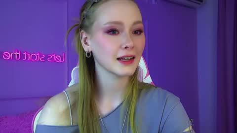 AgataFoxley online show from April 22, 2026, 6:31 pm