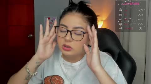 Cat online show from April 14, 2026, 3:45 am