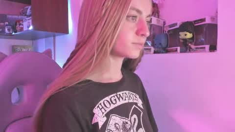 Camila     2 online show from January 9, 2025, 10:09 pm