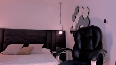 Agatha online show from April 16, 2026, 9:39 pm