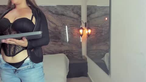 agnes_02 online show from October 18, 2025, 11:44 am