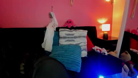  ines  online show from October 15, 2025, 2:06 pm