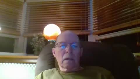 aguynrkfrd online show from October 6, 2025, 9:29 am