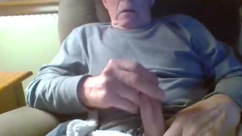 aguynrkfrd online show from November 22, 2025, 10:47 am