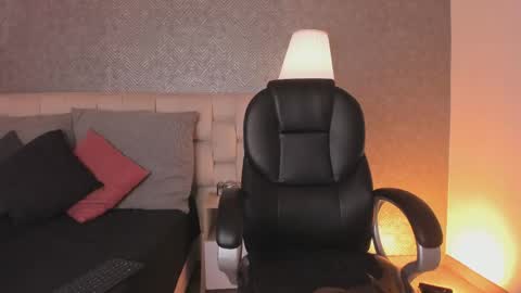 Ahmara  online show from April 11, 2026, 11:36 am