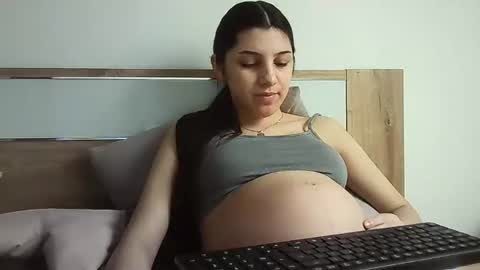 Selena online show from November 27, 2025, 9:11 am