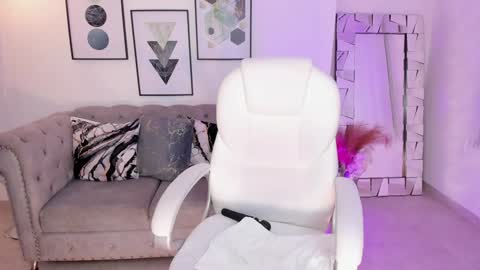 AIDA ADAMS online show from January 12, 2025, 11:15 pm