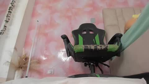 karoline  online show from September 19, 2025, 4:47 am