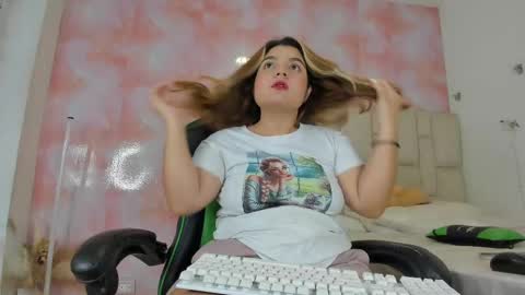 karoline  online show from October 7, 2025, 12:52 am