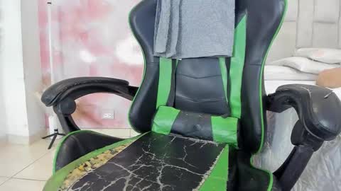 karoline  online show from November 26, 2025, 4:52 pm