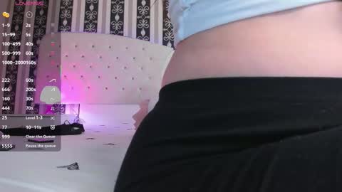 aidasina online show from November 28, 2025, 8:11 pm