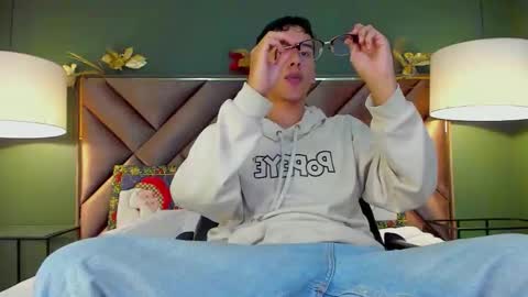 aiden_royce online show from December 4, 2025, 5:17 am