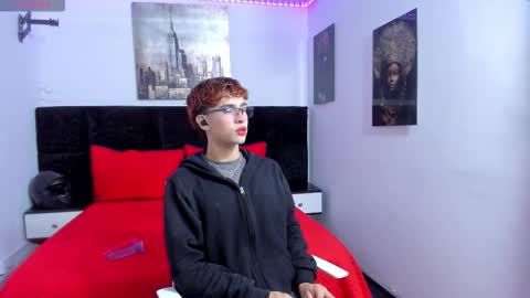 Aiden  online show from September 18, 2025, 12:18 pm