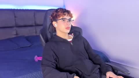 Aiden  online show from October 15, 2025, 11:43 am