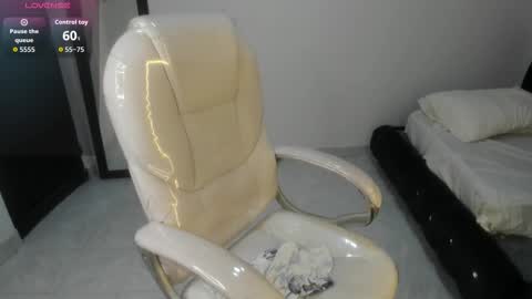 Ailyn online show from November 9, 2025, 9:51 am