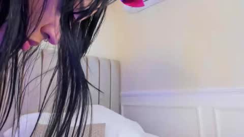 aikopum online show from October 24, 2025, 2:02 pm