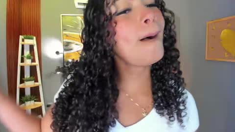 Alisson online show from April 8, 2026, 7:36 pm