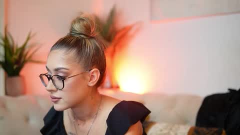  Aileen  online show from October 9, 2025, 6:06 pm