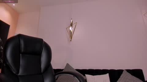 Snapshot of aileenvega chatting on February 19, 2025, 8:20 pm AILEEN VEGA online show from February 19, 2025, 8:20 pm