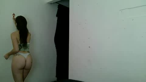 J  online show from April 7, 2026, 6:52 pm