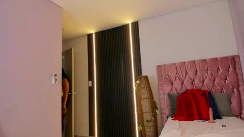 Snapshot of aisha_moore chatting on April 10, 2026, 7:40 pm AISHA MOORE online show from April 10, 2026, 7:40 pm