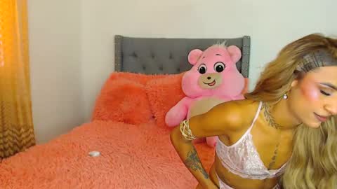aisha_sex222 online show from September 20, 2025, 5:25 pm