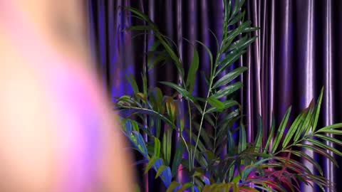 Lora online show from December 30, 2024, 6:20 am