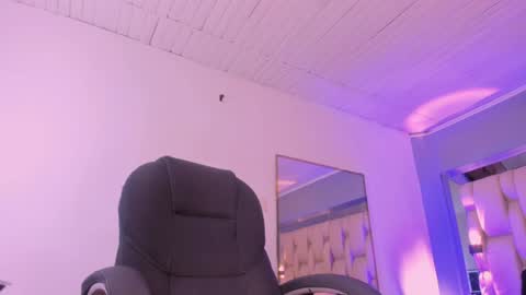 Snapshot of aishakassandra chatting on January 31, 2025, 1:45 pm KASSANDRA online show from January 31, 2025, 1:45 pm