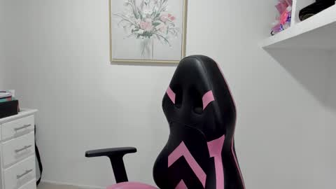 VALENTINA  independent online show from September 22, 2025, 6:37 am