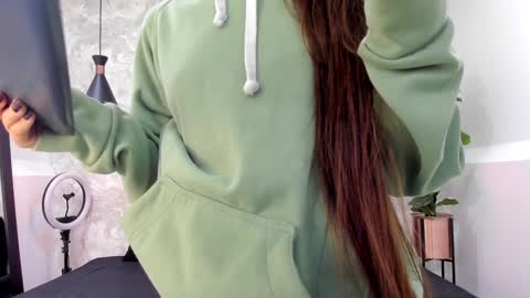 Snapshot of aitana_baker_ chatting on January 4, 2025, 3:17 pm little aitana  online show from January 4, 2025, 3:17 pm