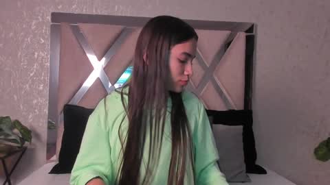 Snapshot of aitana_baker_ chatting on February 8, 2025, 12:28 pm little aitana  online show from February 8, 2025, 12:28 pm