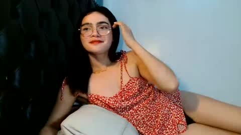 akamamiki25 online show from June 7, 2026, 1:26 pm