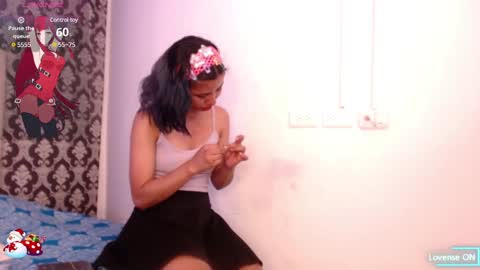 A K A N E  U W U online show from December 22, 2024, 3:33 pm