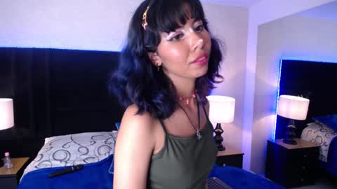 A K A N E  U W U online show from January 17, 2025, 4:04 pm