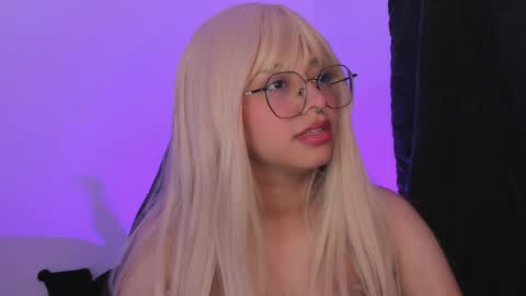 Akari online show from April 20, 2026, 6:53 pm