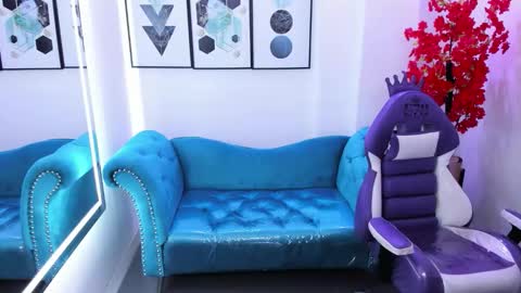 Azaka  online show from December 17, 2025, 12:22 pm