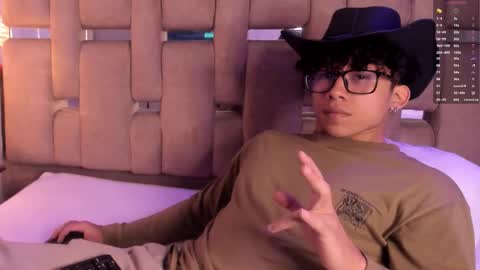 akazaboy online show from November 18, 2025, 4:39 am