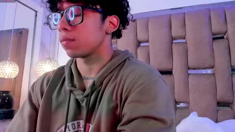 akazaboy online show from March 4, 2026, 5:13 am