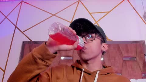 akazaboy online show from April 13, 2026, 4:51 am