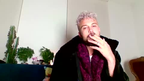 Snapshot of aki1080be chatting on October 30, 2025, 7:25 pm Sweet moment online show from October 30, 2025, 7:25 pm