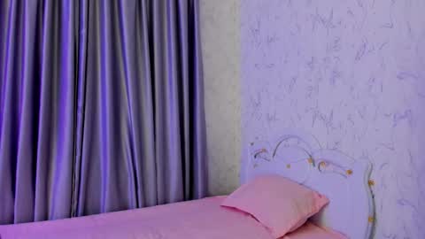 Snapshot of akino_hen chatting on November 26, 2025, 3:35 pm Kim online show from November 26, 2025, 3:35 pm