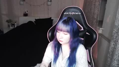 akirahartyx online show from January 13, 2026, 4:01 pm