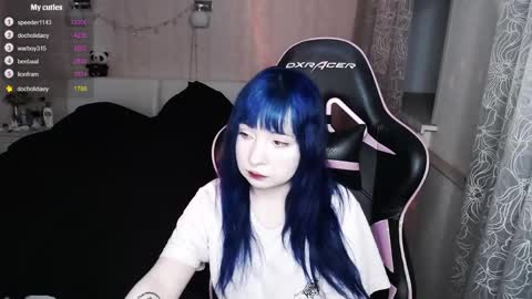 akirahartyx online show from April 9, 2026, 3:39 pm