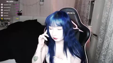 akirahartyx online show from April 14, 2026, 4:46 pm