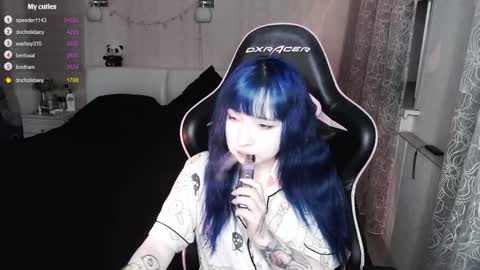 akirahartyx online show from April 19, 2026, 4:50 pm